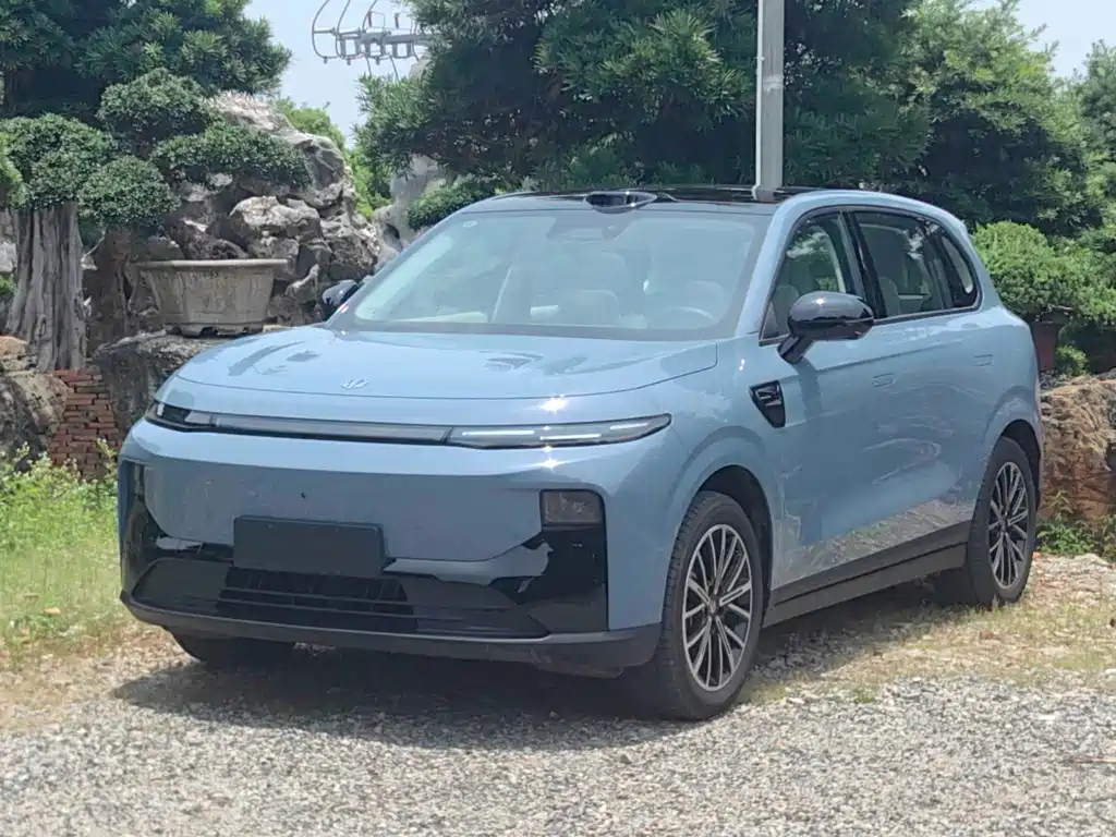 2025 Leapmotor B10 - zdjęcie 1 z 22