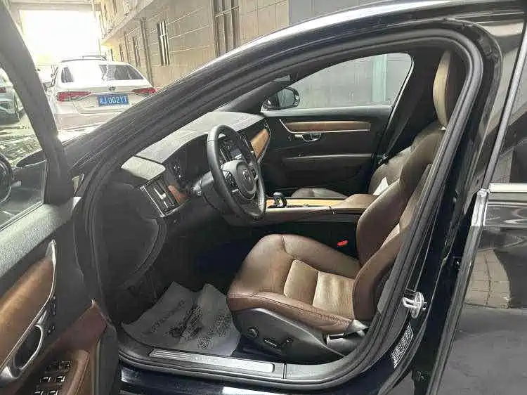 Volvo S90 — миниатюра 6