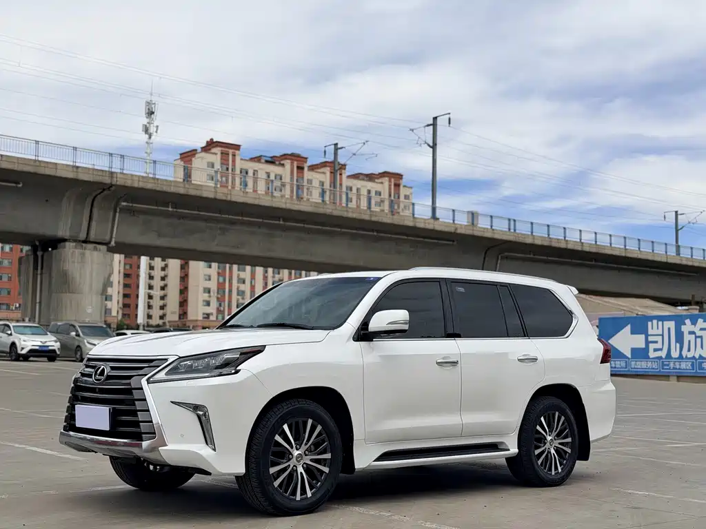 Купить Lexus LX
