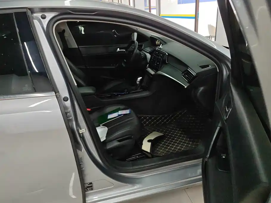 Peugeot 408 — миниатюра 8
