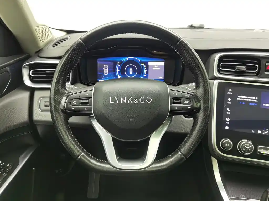 Lynk & Co 01 EM-P — миниатюра 11