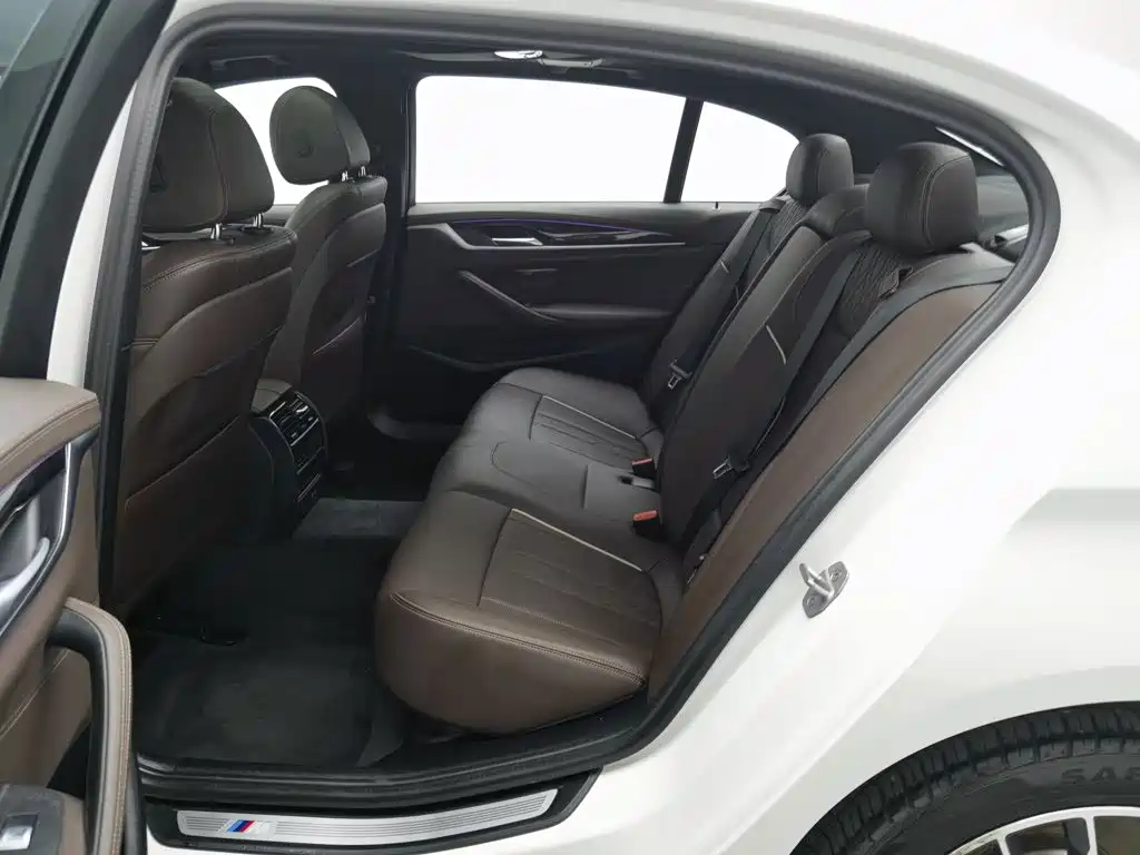 BMW 5 Series — миниатюра 15