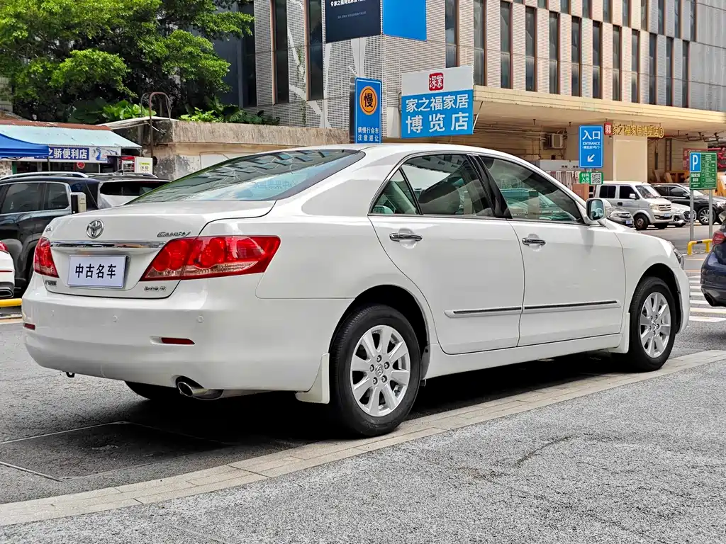 Toyota Camry — миниатюра 8