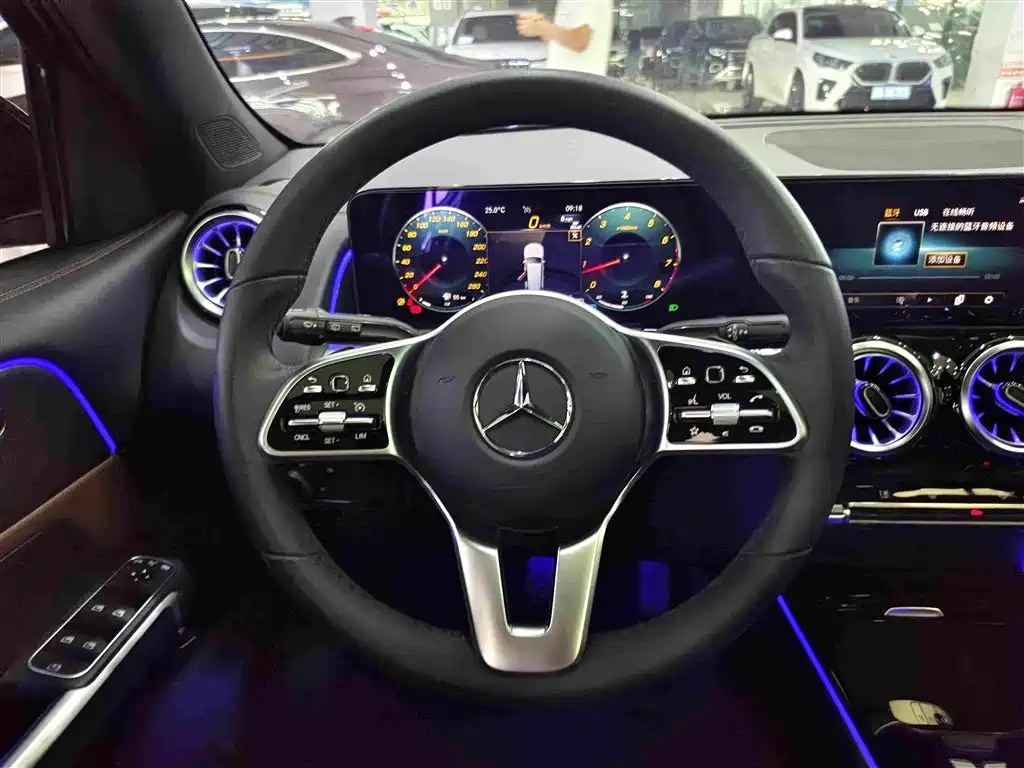 Mercedes-Benz GLB — миниатюра 8