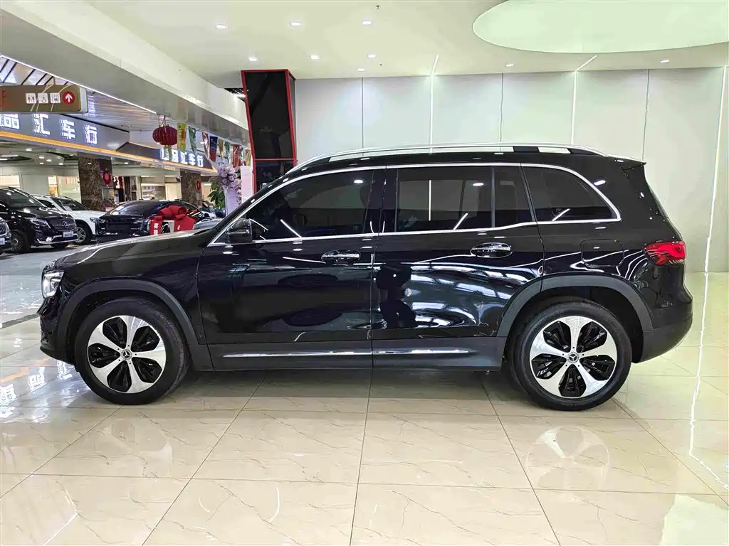 Mercedes-Benz GLB — миниатюра 17