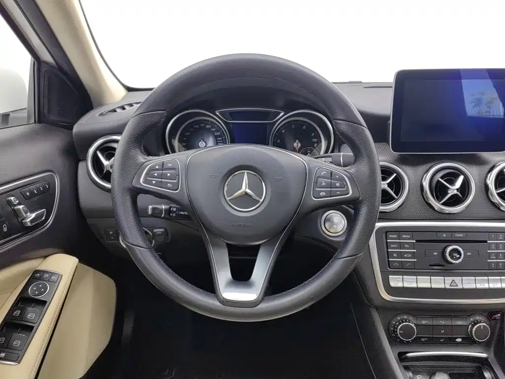 Mercedes-Benz GLA — миниатюра 11