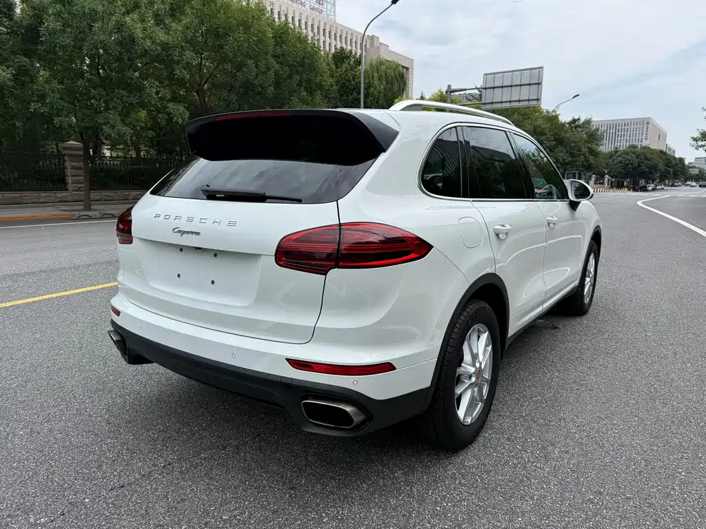 Porsche Cayenne — миниатюра 4