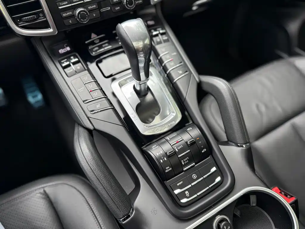 Porsche Cayenne — миниатюра 15