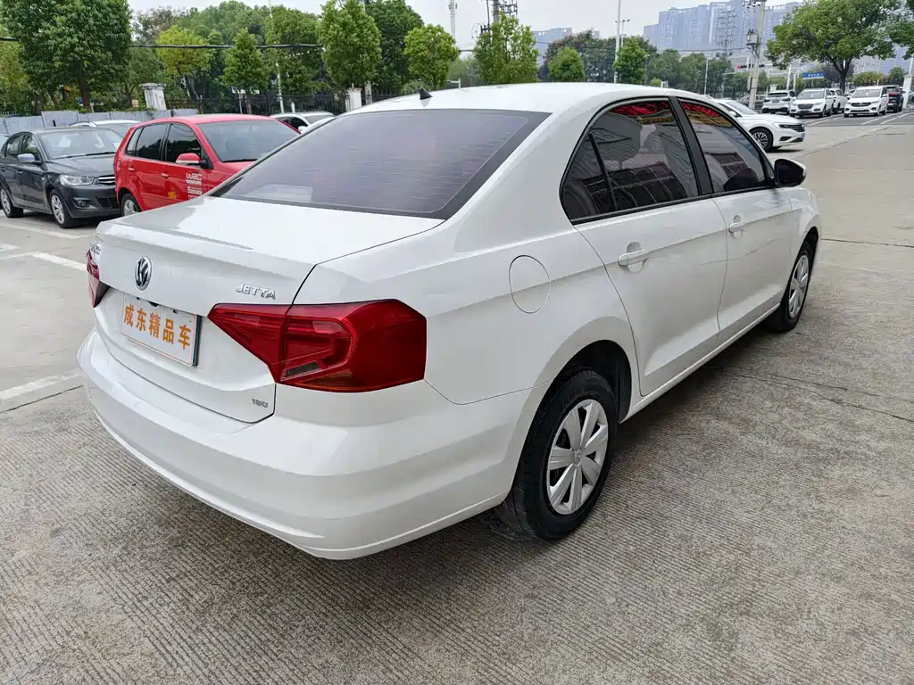 Volkswagen Jetta — миниатюра 6