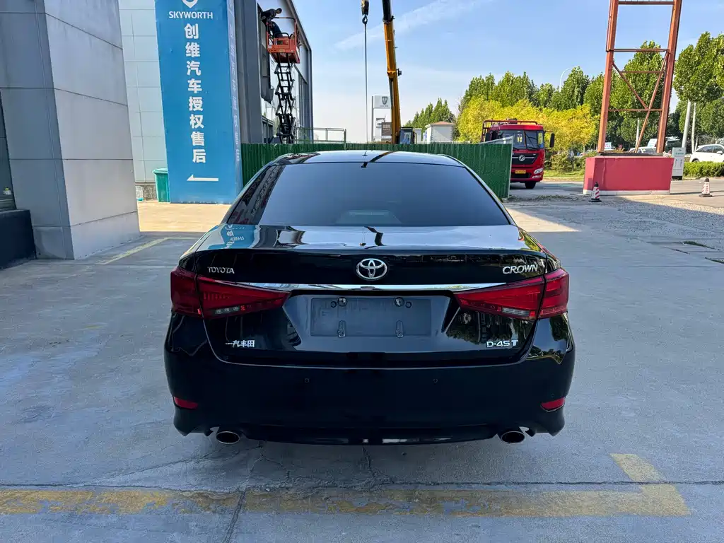 Toyota Crown — миниатюра 10