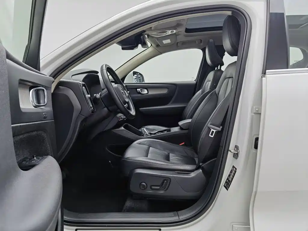Volvo XC40 — миниатюра 10