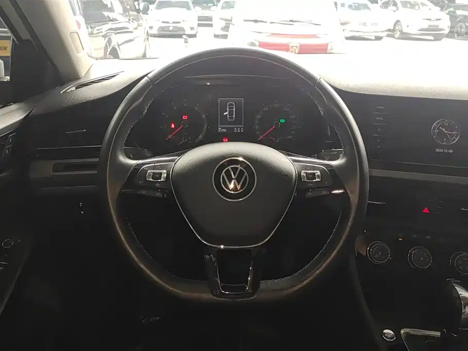 VOLKSWAGEN BORA
