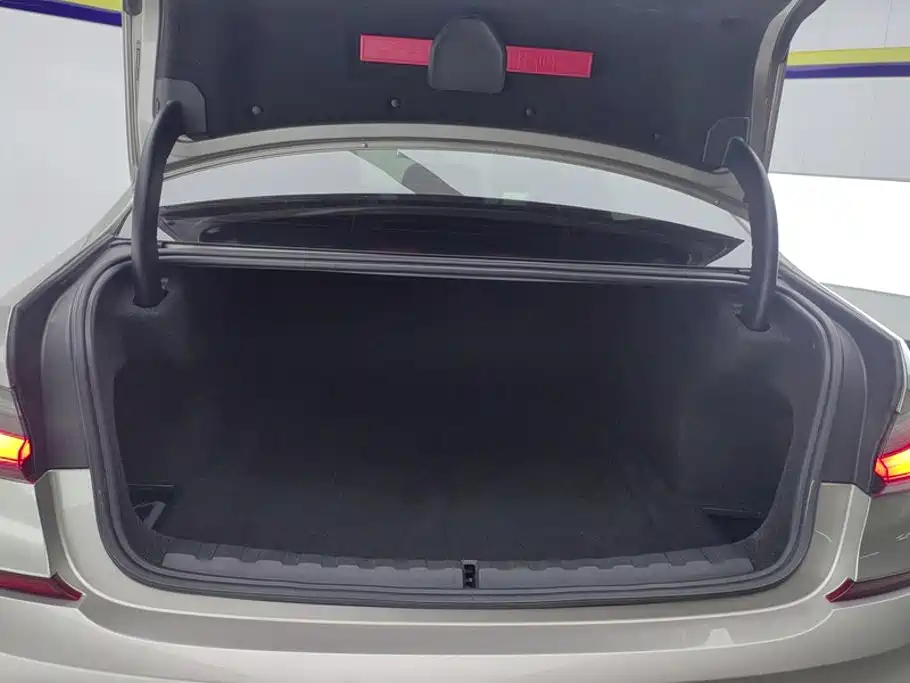 BMW 3 Series — миниатюра 4