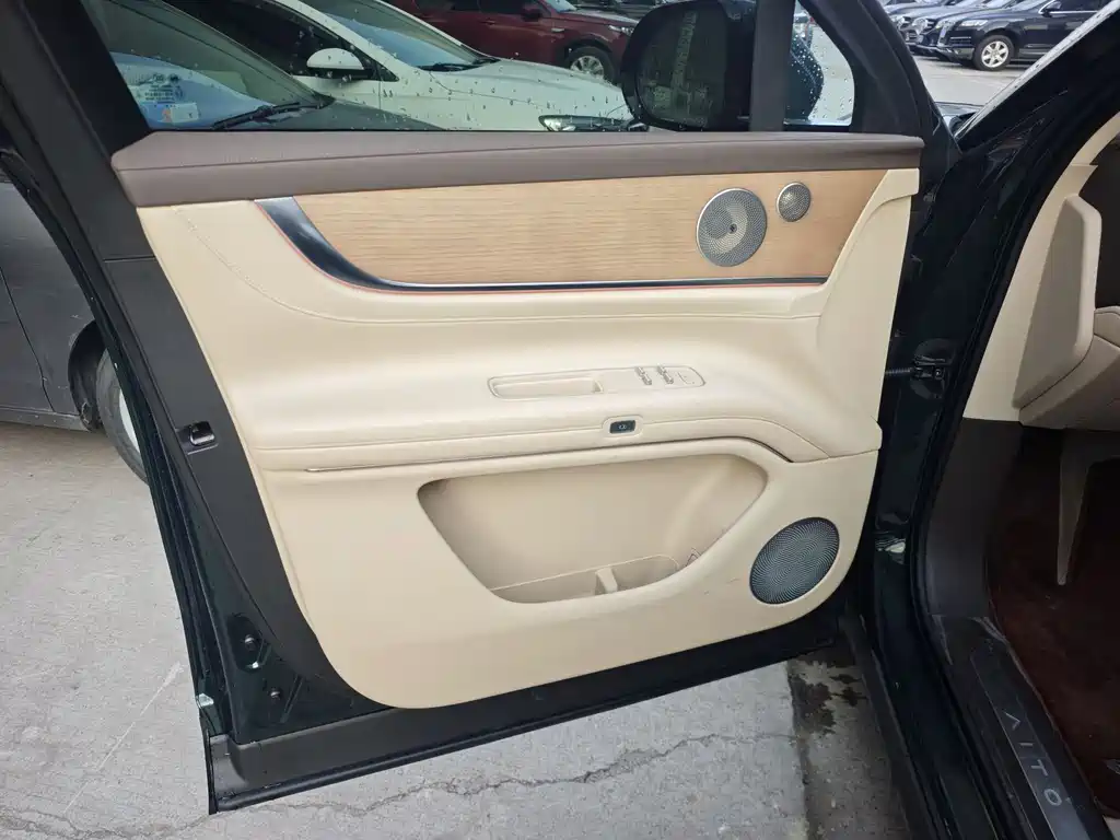 AITO ASK THE WORLD M9