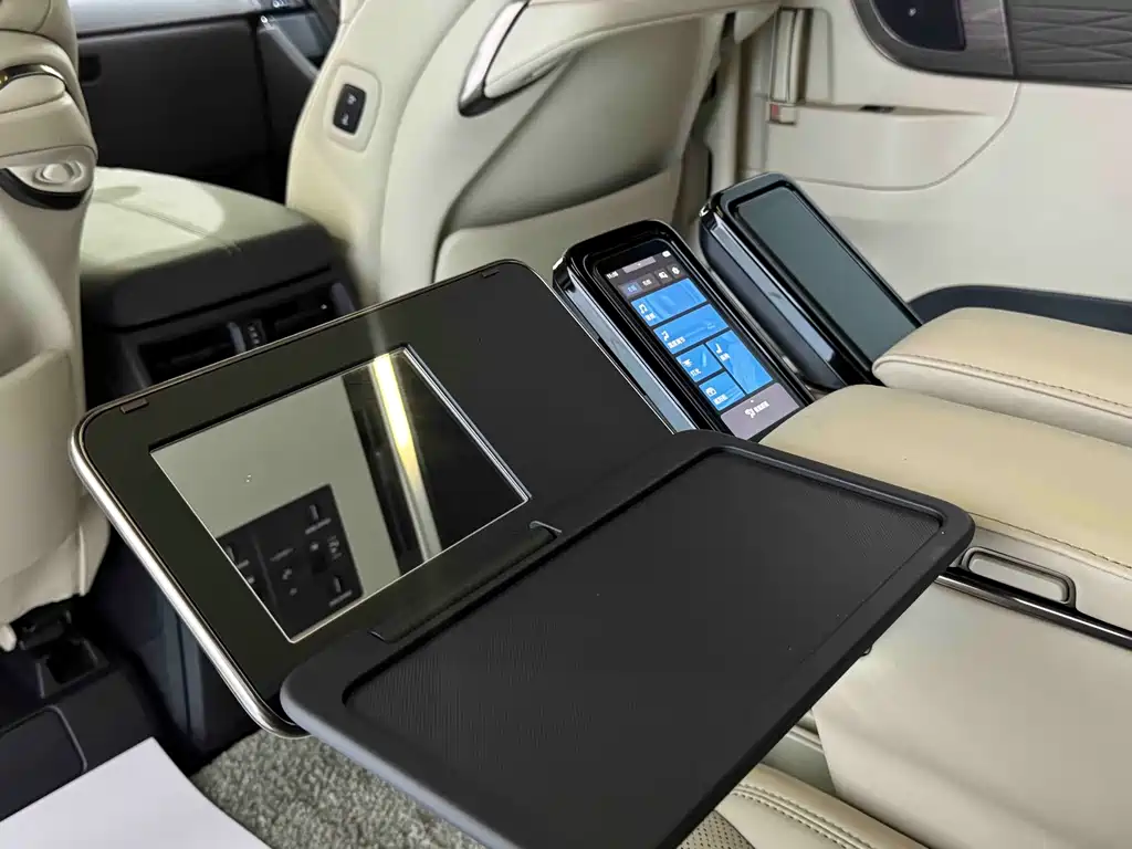 Toyota Alphard — миниатюра 12