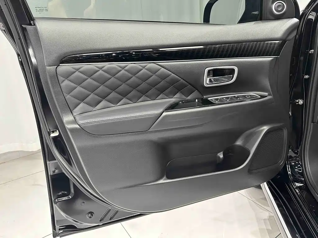 Mitsubishi Outlander — миниатюра 9