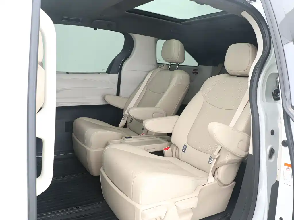 Toyota Granvia 2023 2.5L Luxury PLUS