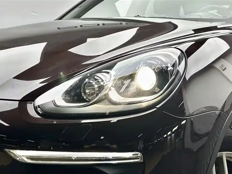 Porsche Cayenne Hybrid — миниатюра 7