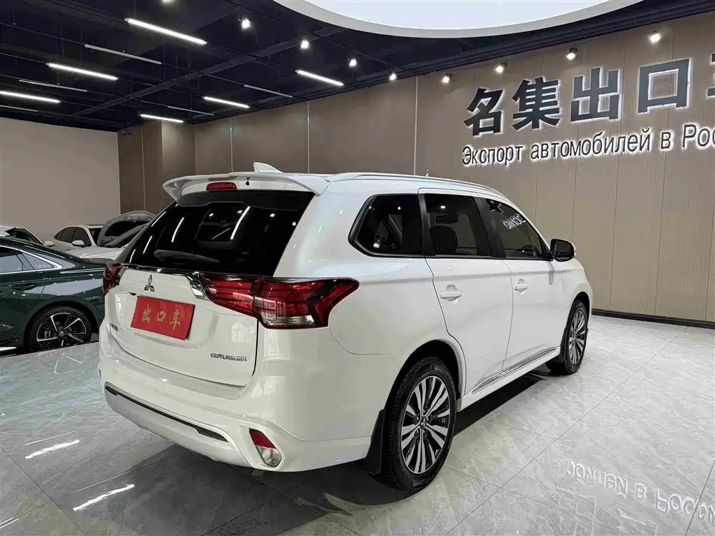 MITSUBISHI OUTLANDER