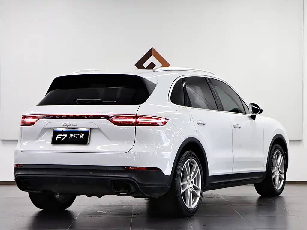 Porsche Cayenne — миниатюра 6