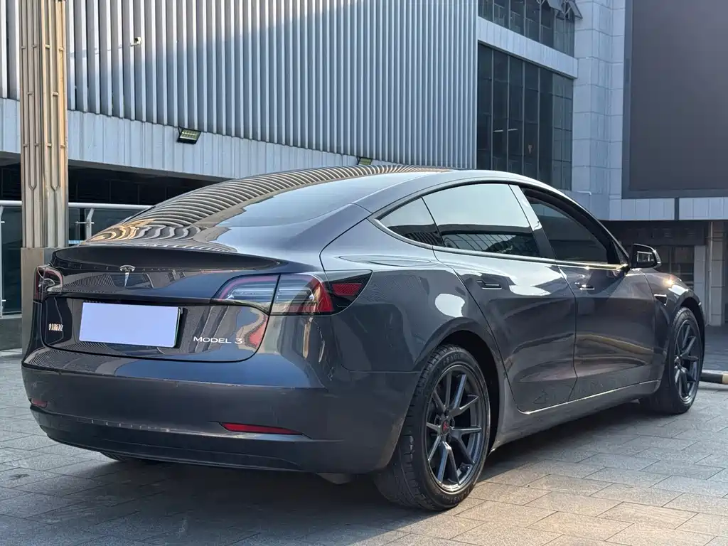 Tesla Model 3 — миниатюра 11