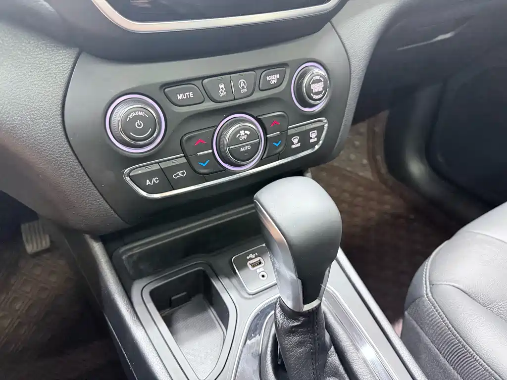 Jeep Cherokee — миниатюра 17