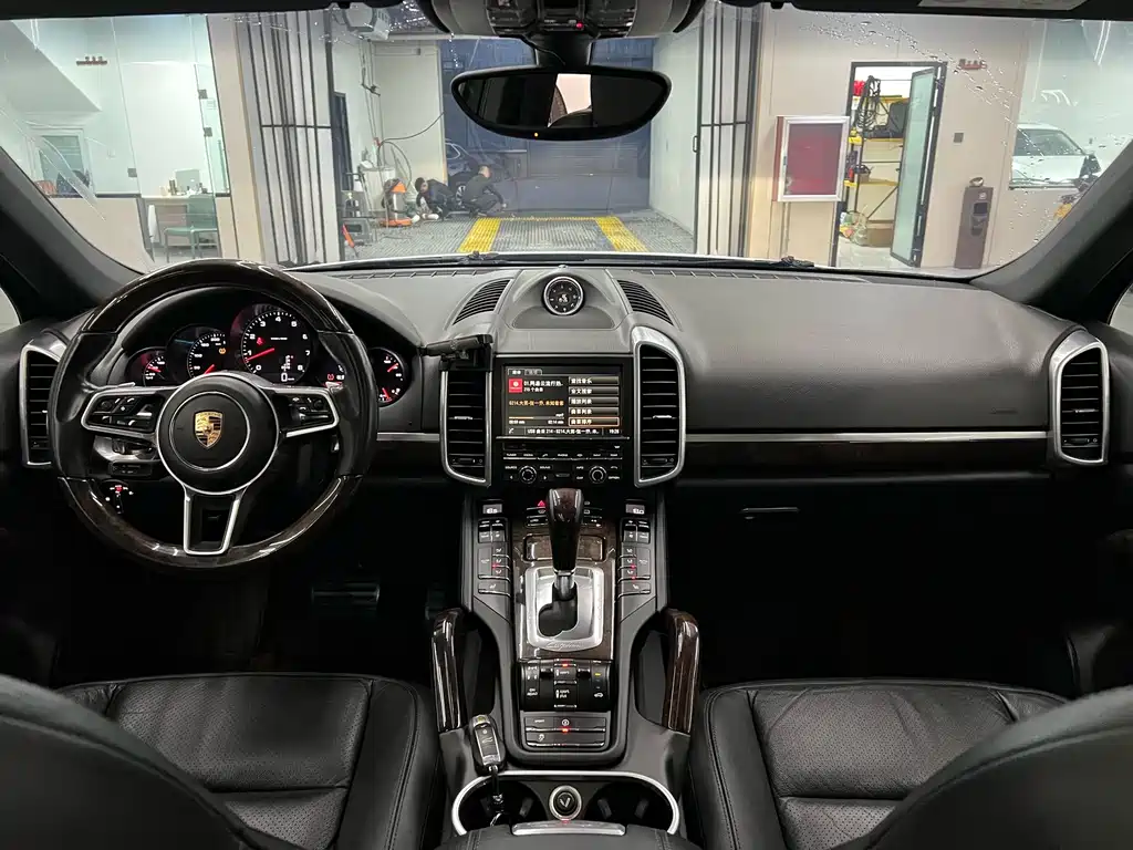 Porsche Cayenne — миниатюра 6
