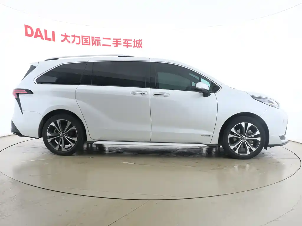 Toyota Granvia 2023 2.5L Luxury PLUS