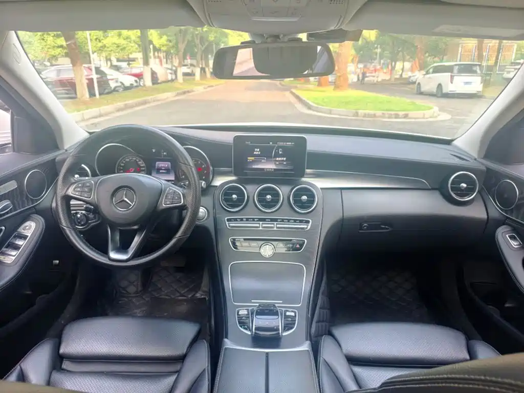 Mercedes-Benz C-Class — миниатюра 12