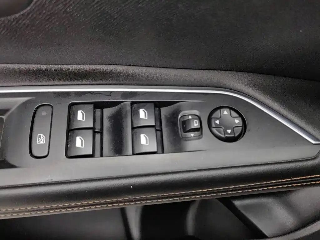 Peugeot 5008 — миниатюра 9