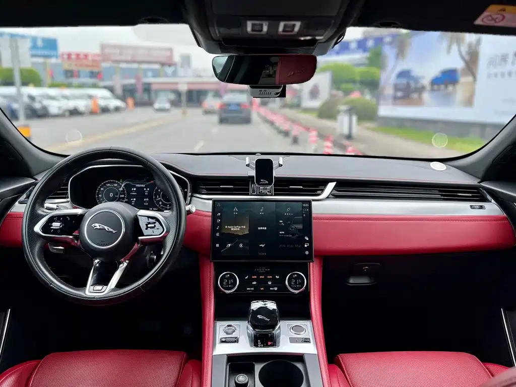 Jaguar F-PACE — миниатюра 10