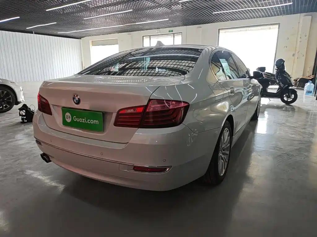 BMW 5 Series — миниатюра 7