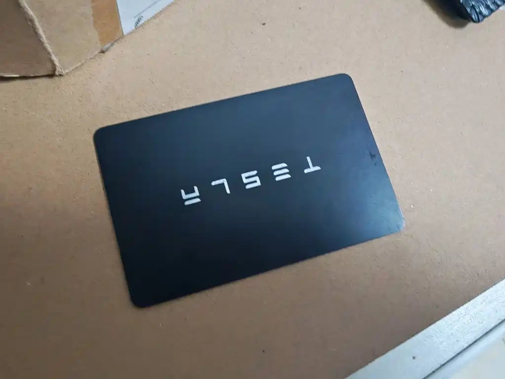 Tesla Model Y — миниатюра 9