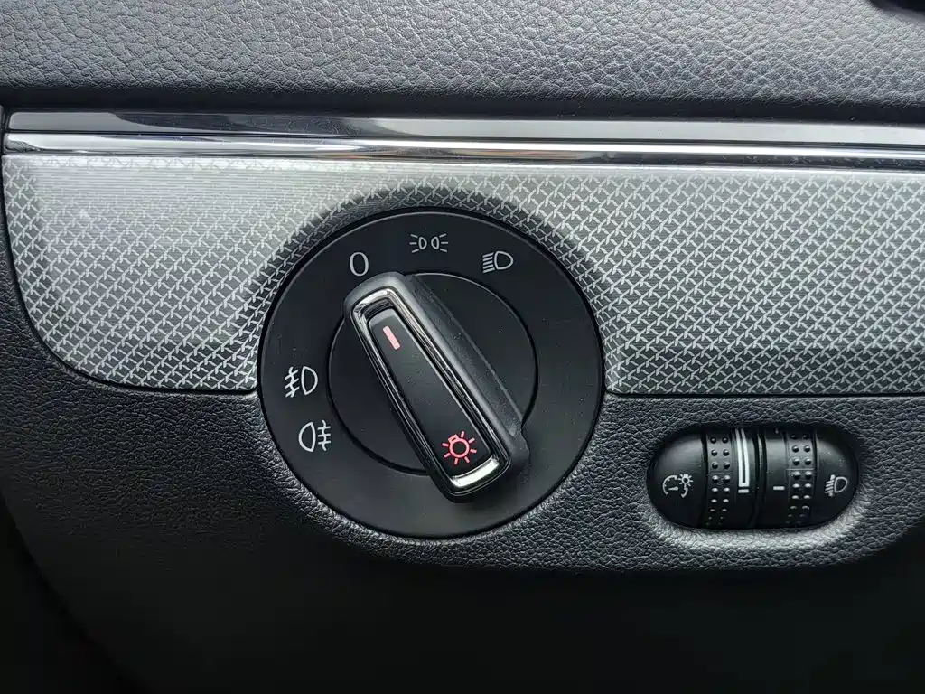 Volkswagen Sagitar — миниатюра 21