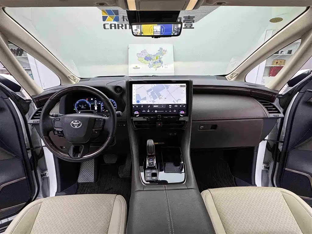 Toyota Alphard — миниатюра 11