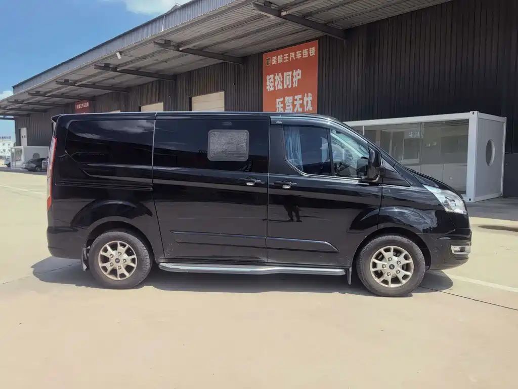 Ford Tourneo — миниатюра 4
