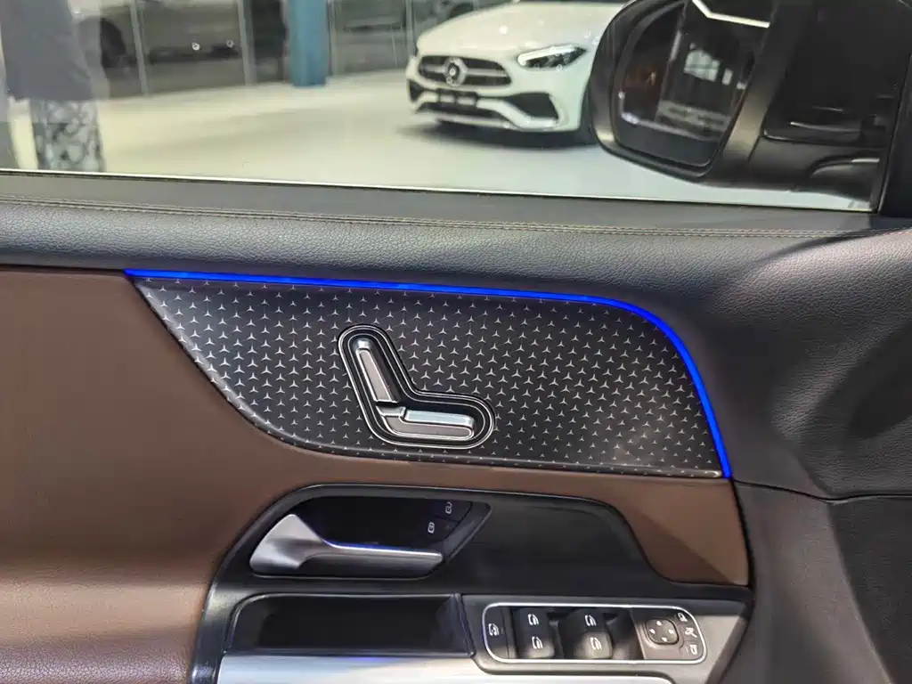Mercedes-Benz GLB — миниатюра 13