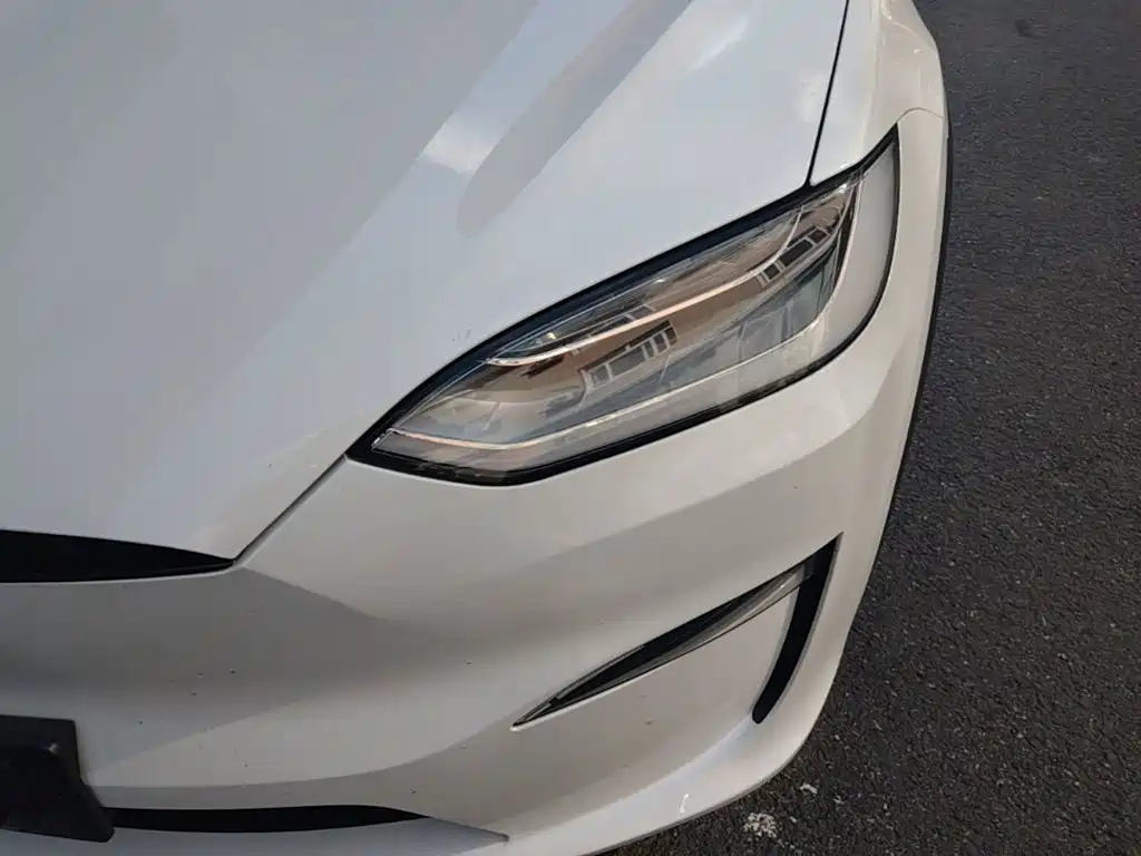 Tesla Model X — миниатюра 24