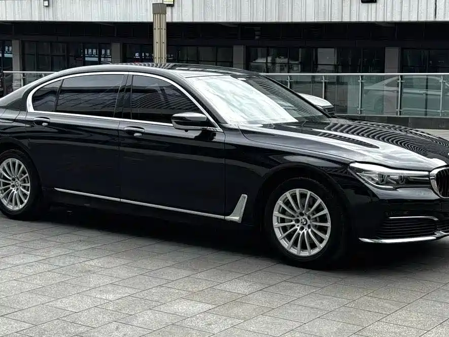 BMW 7 Series — миниатюра 3