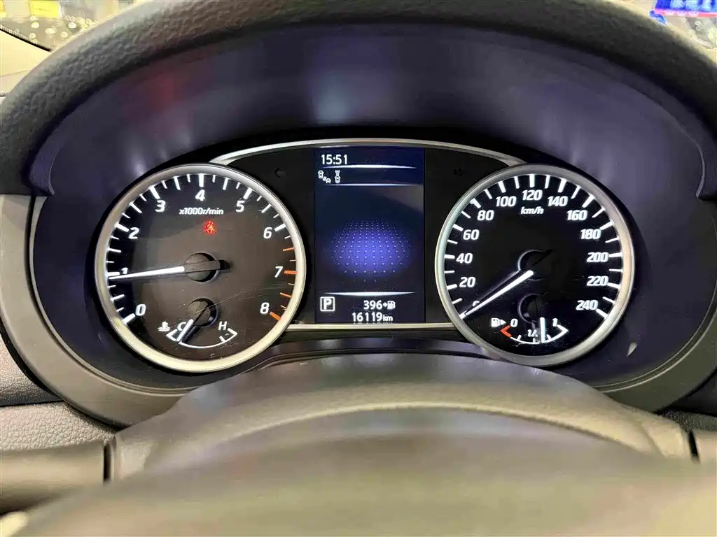 Nissan Tiida — миниатюра 12
