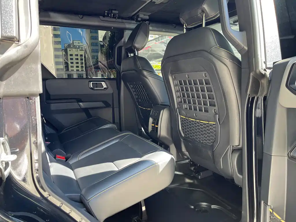 Ford Bronco — миниатюра 8
