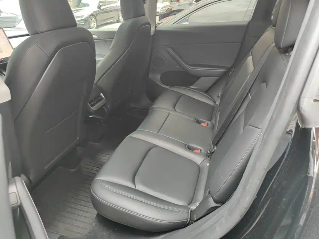 Tesla Model Y — миниатюра 17