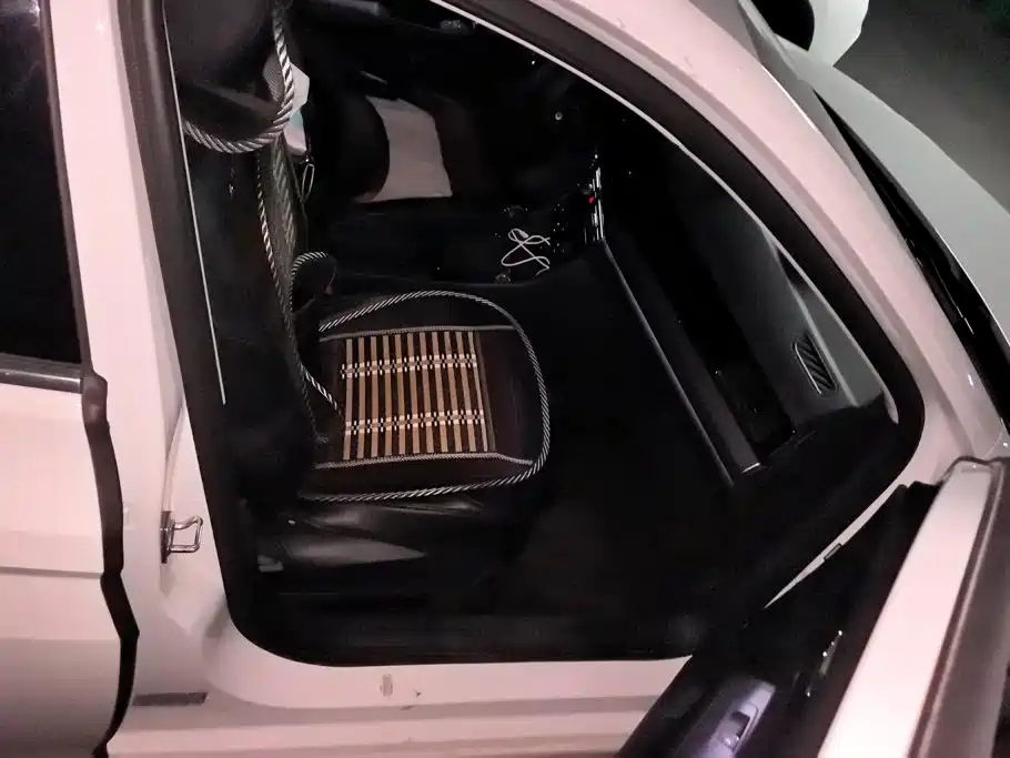 Volkswagen Bora — миниатюра 8
