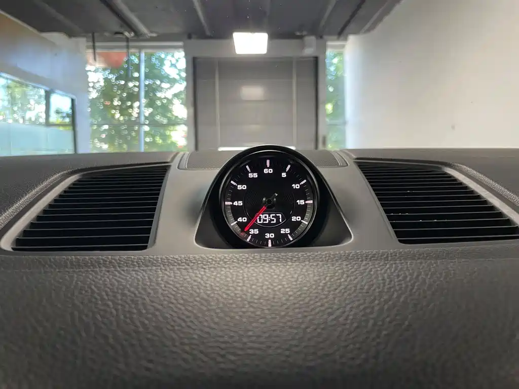 Porsche Cayenne — миниатюра 23