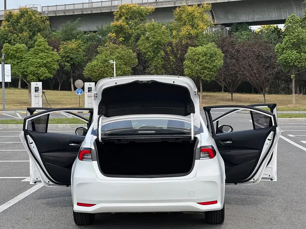 Toyota Corolla — миниатюра 8