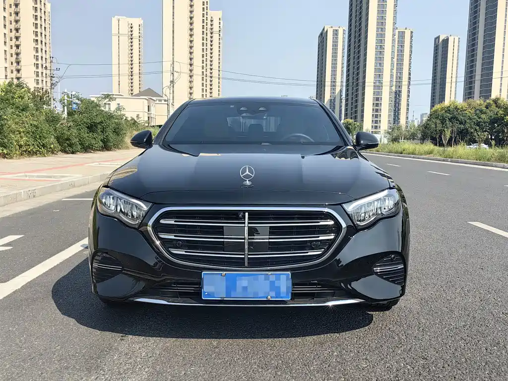 Mercedes-Benz E-Class — миниатюра 2
