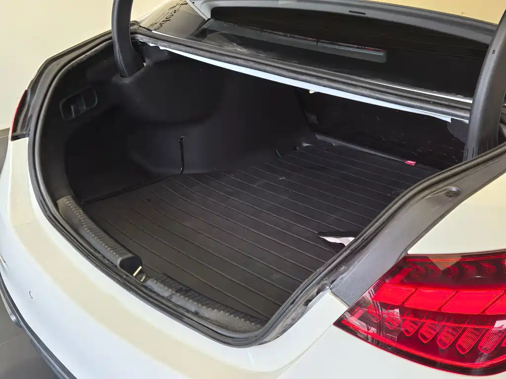 Mercedes-Benz C-Class — миниатюра 7