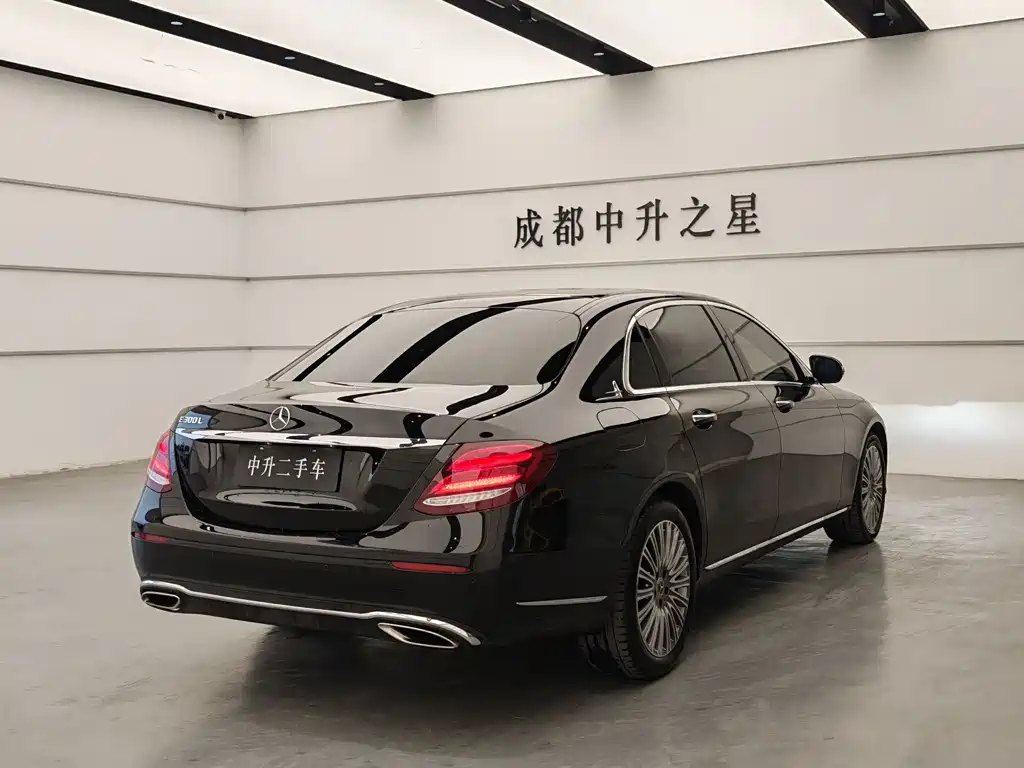 Mercedes-Benz E-Class — миниатюра 7