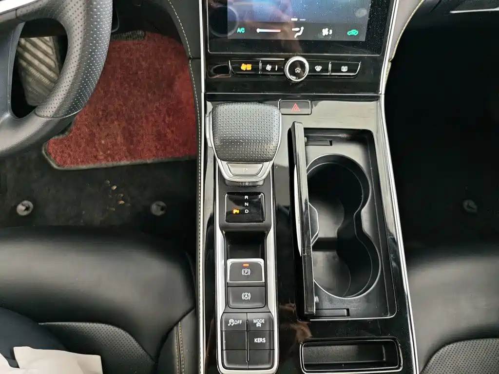 Roewe i6 MAX New Energy — миниатюра 14