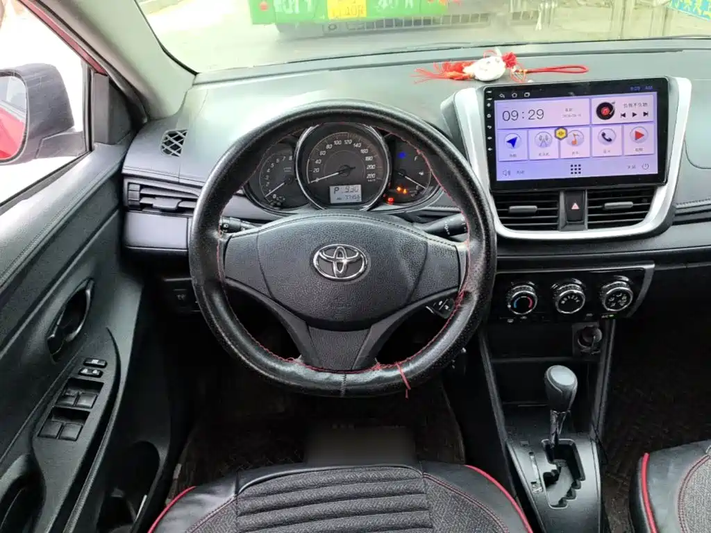 Toyota Yaris L — миниатюра 11